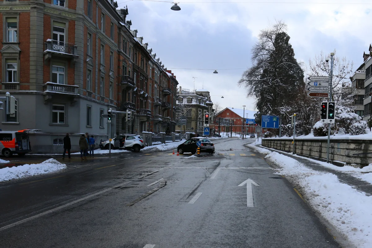 Lernfahrerin missachtet Rotlicht in St. Gallen
