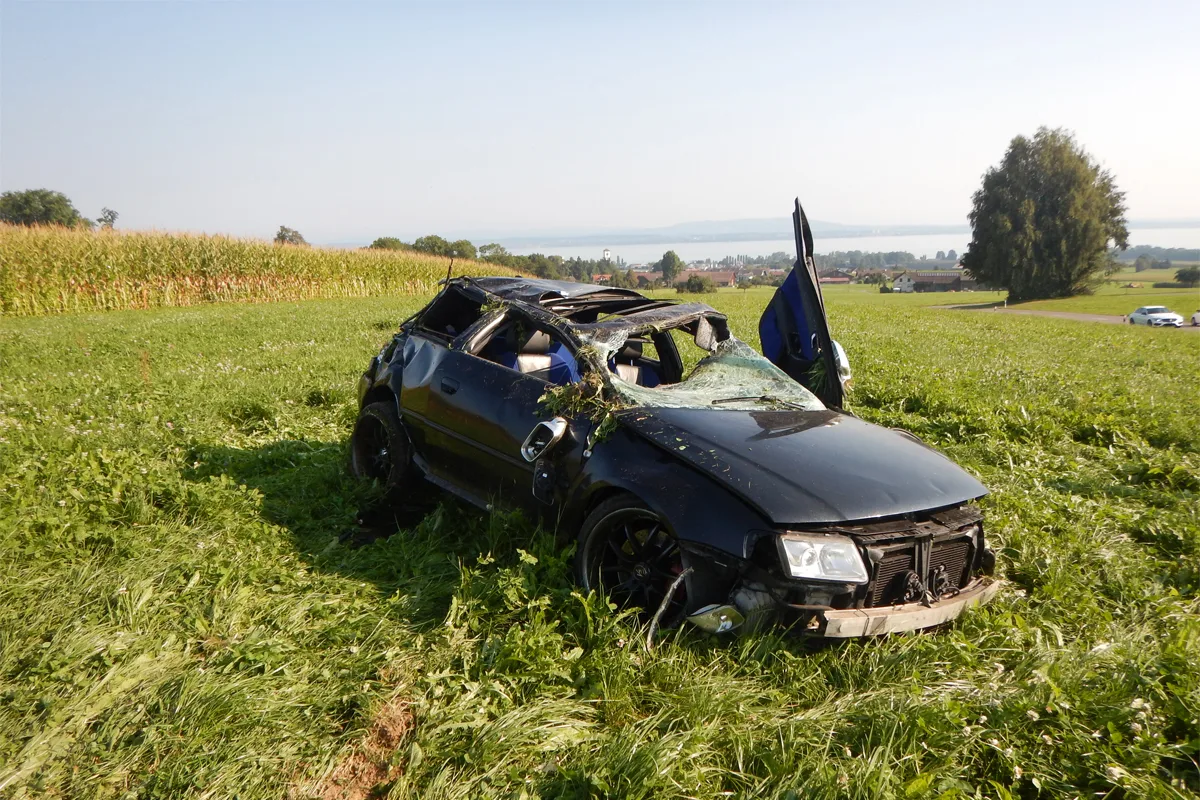 Güttingen TG: Selbstunfall fordert zwei Verletzte