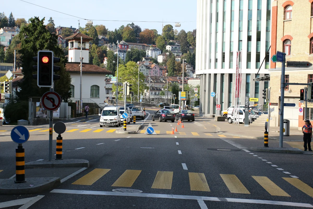 St. Gallen SG - Beim Spurwechsel verunglückt - Zeugenaufruf