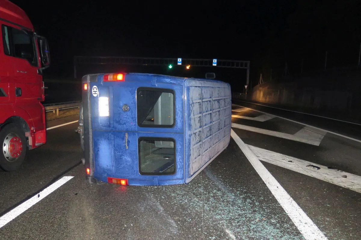 Diegten BL - Selbstunfall auf vereister Autobahn A2