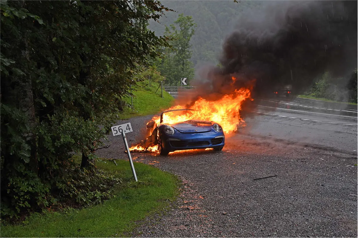 Fahrzeugbrand auf Werkareal in Schaffhausen