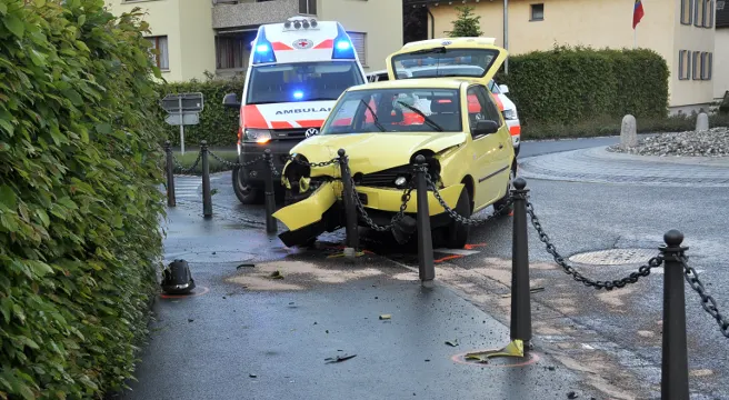Totalschaden und Verletzter in Eschen