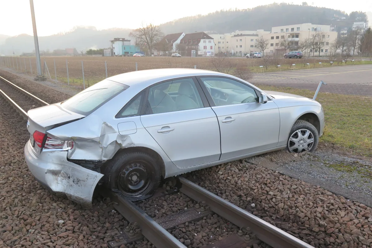 Liestal BL - Kollision endet auf Bahngeleisen