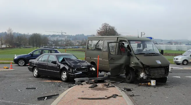 Frontalcrash in Hinwil fordert Schwerverletzte