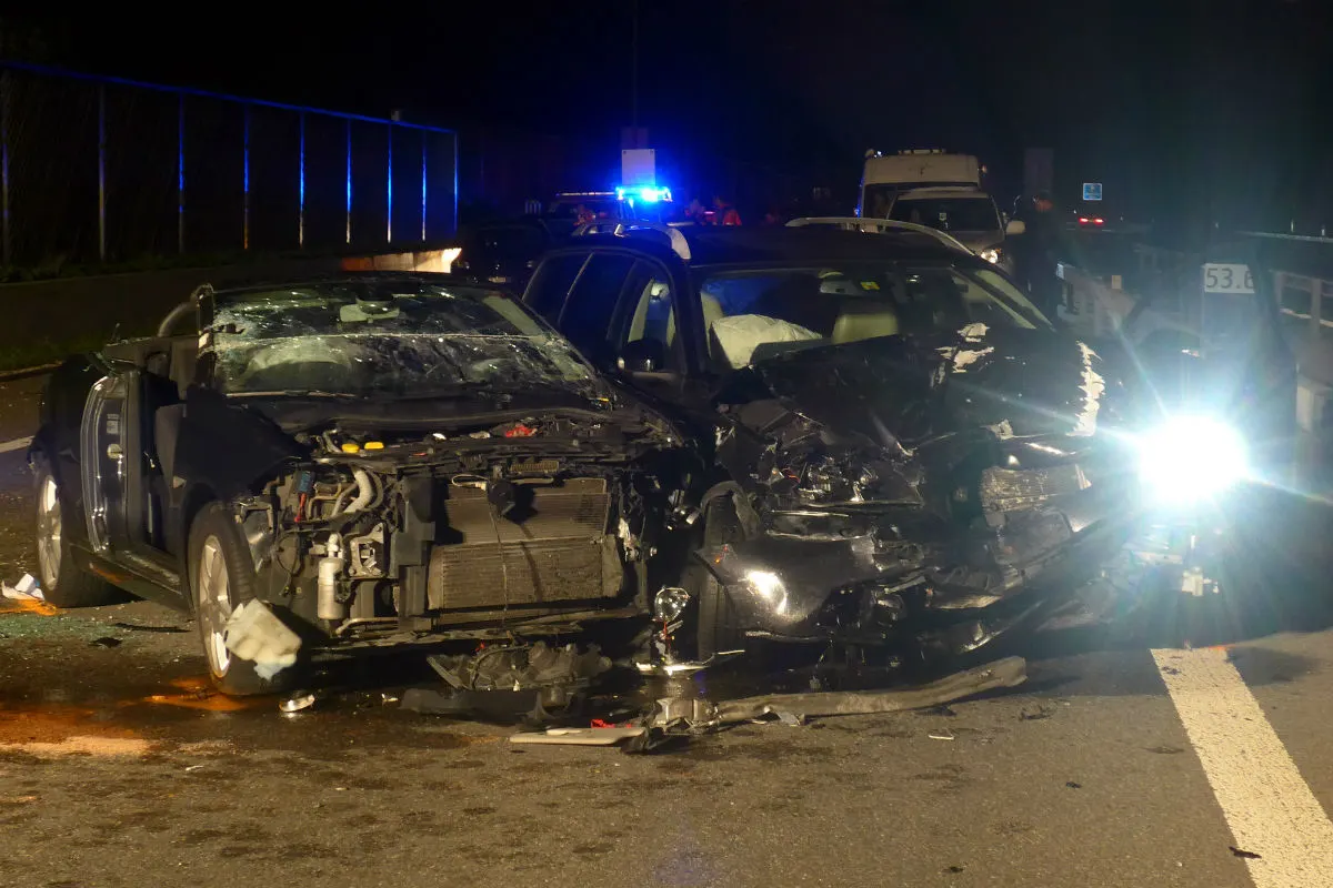 Mettmenstetten ZH: Verkehrsunfall auf der der A4 fordert Verletzte