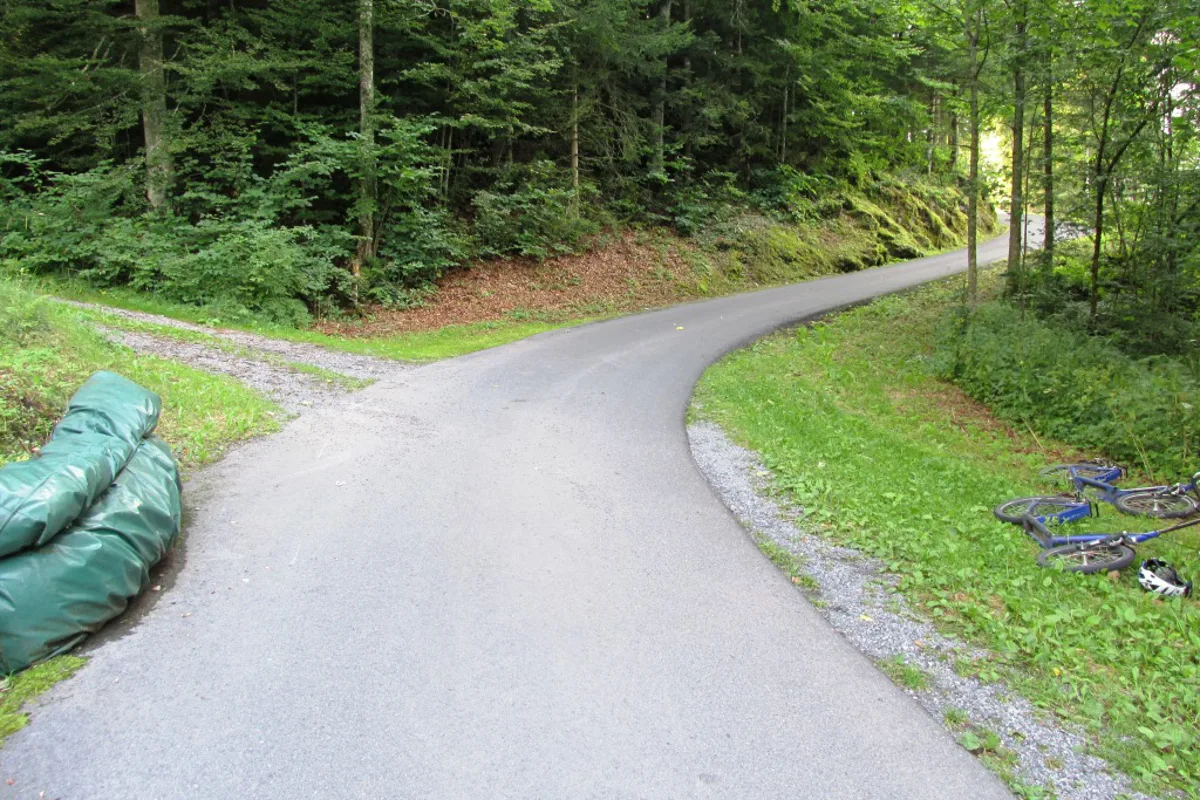 Schülerin (17) nach Sturz in Filzbach kurzzeitig bewusstlos