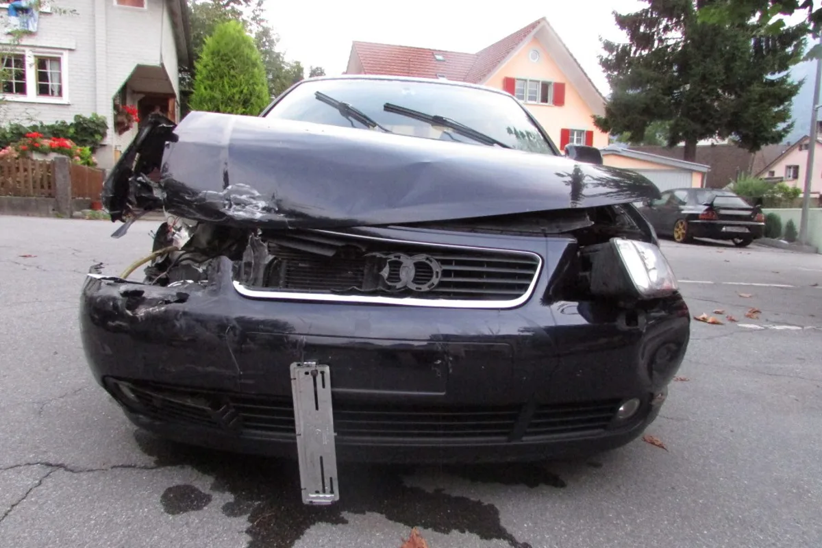 Autofahrerin baut in Niederurnen GL Unfall unter Alkoholeinfluss