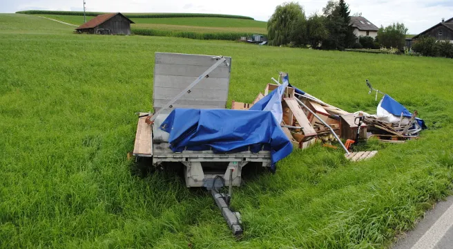 Mit Anhänger in Siblingen verunfallt