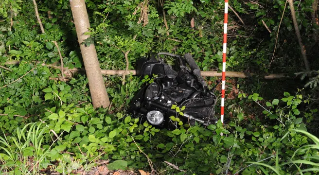 Schwerverletzter nach Alleincrash in Urdorf