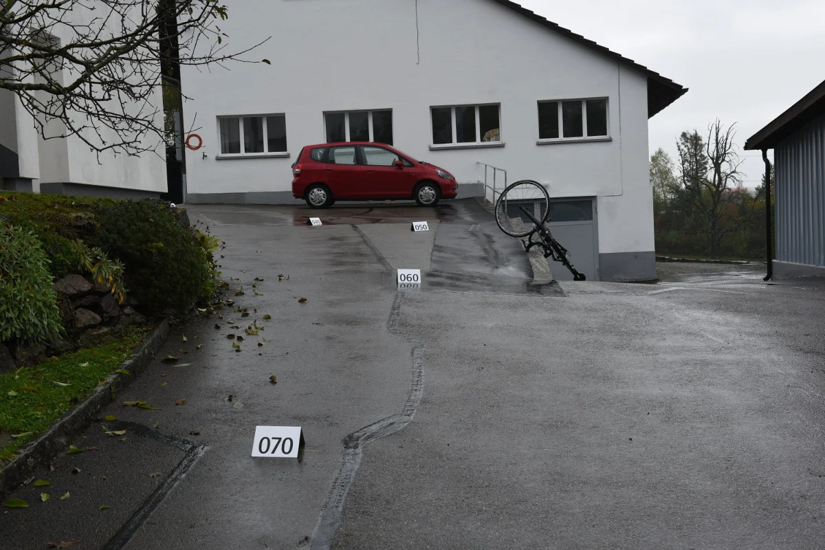 Hinteregg ZH - Mit Rennrad verunglückt