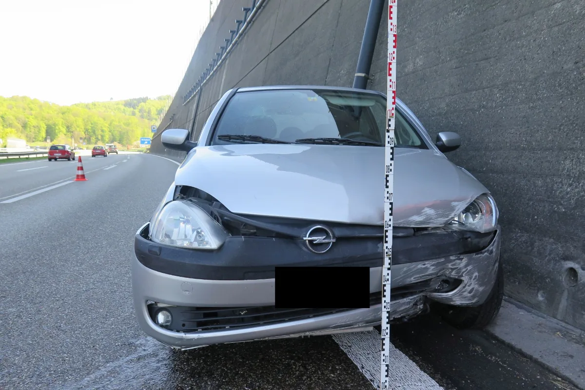 Stau nach Unfall auf der A2 bei Arisdorf