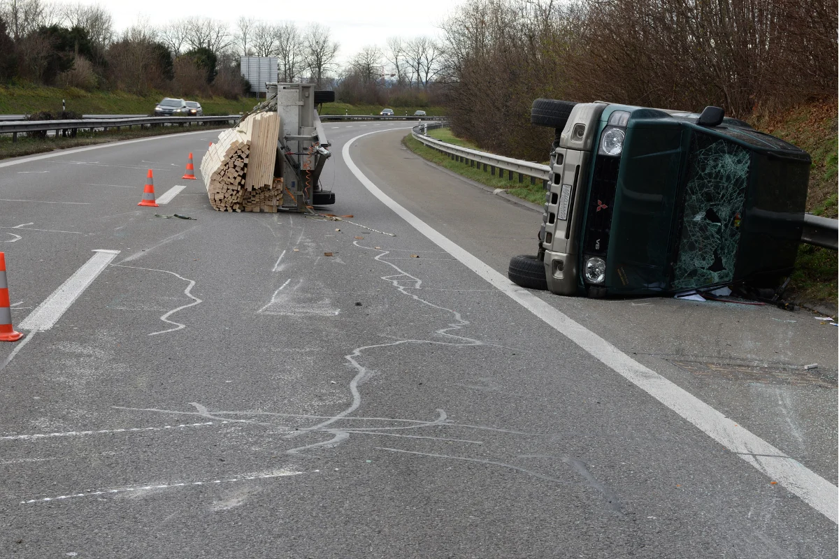 Auf der A14 bei Root überschlagen