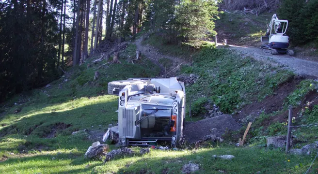 In Arosa mit Motorkarren überschlagen