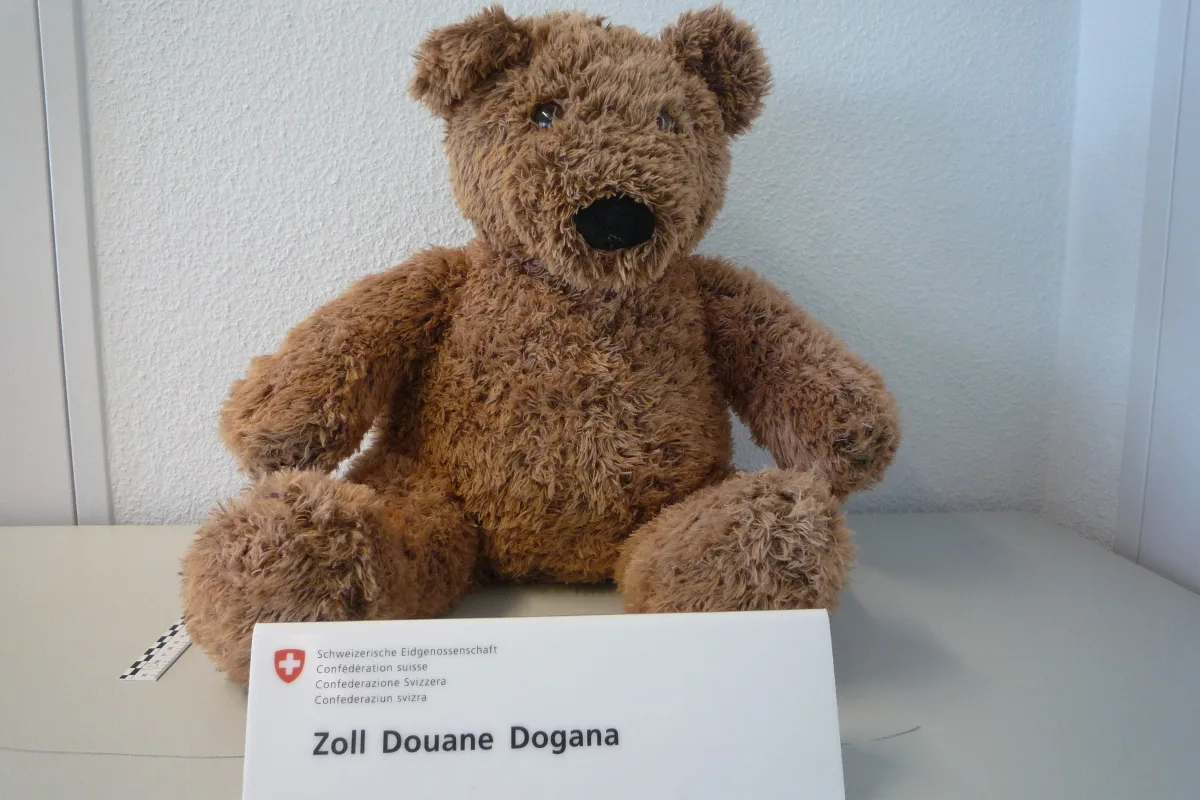 Flughafen Zürich: Teddybär als Drogenversteck missbraucht