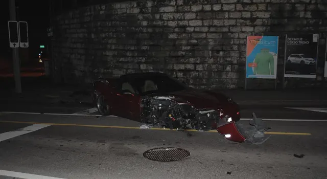 Sportwagen in Schaffhausen zu Schrott gefahren