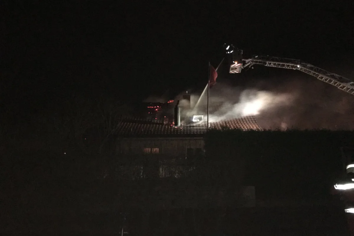 Bülach ZH - Über 100'000 Franken Schaden bei Dachstockbrand