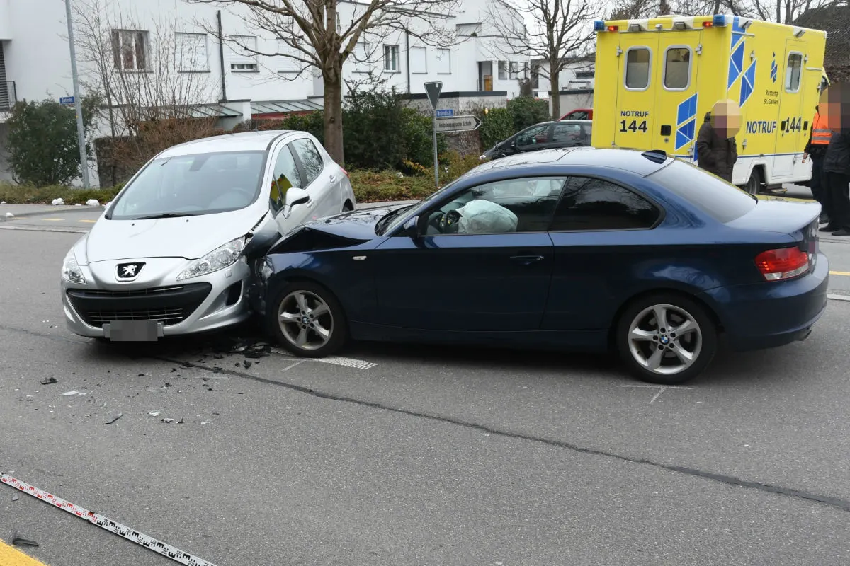 Heerbrugg SG - Crash zwischen zwei Autos