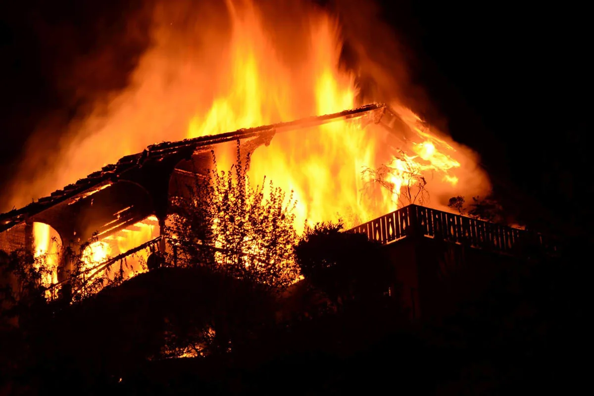 Tettnang BW - Unbekannter setzt Asylbewerberunterkunft in Brand