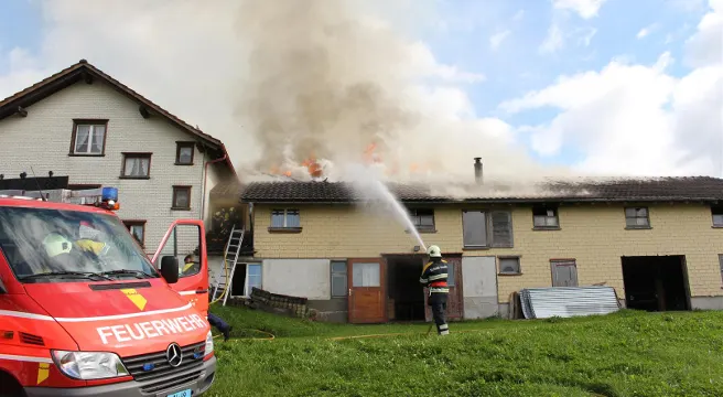 Haslen AI: Scheune mit angebautem Wohnhaus in Brand geraten