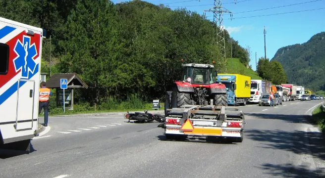 Gleich zwei Verkehrsunfälle in Mitlödi