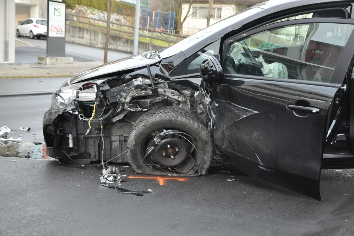 Eschen FL - Auto mit Lastwagen kollidiert