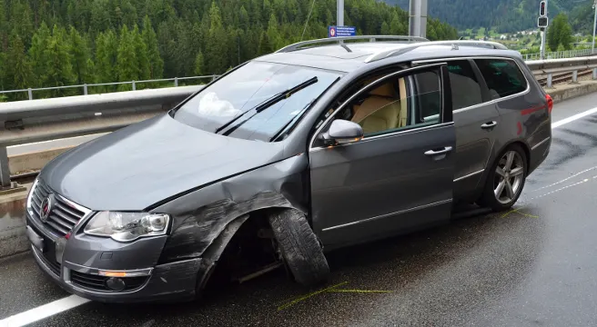 Susch: Beim Verlassen des Autozuges verletzt