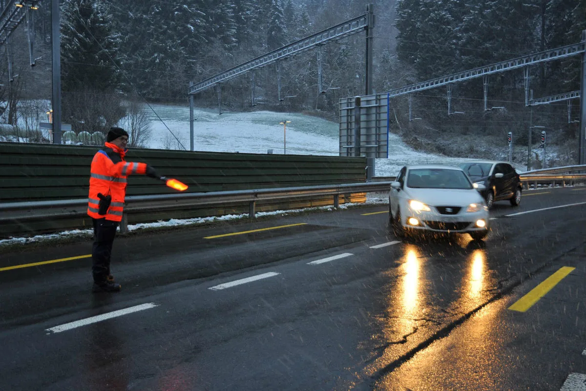 Kanton Schwyz SZ - 138 Fahrzeuge mit mangelnder Beleuchtung