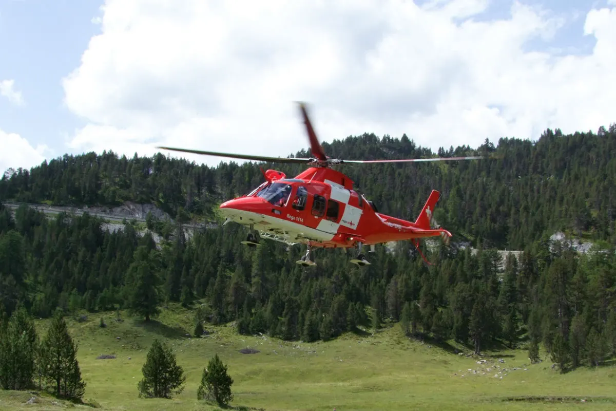 Motorradfahrer bei Kollision mit Leitplanke in Tschierv GR verletzt