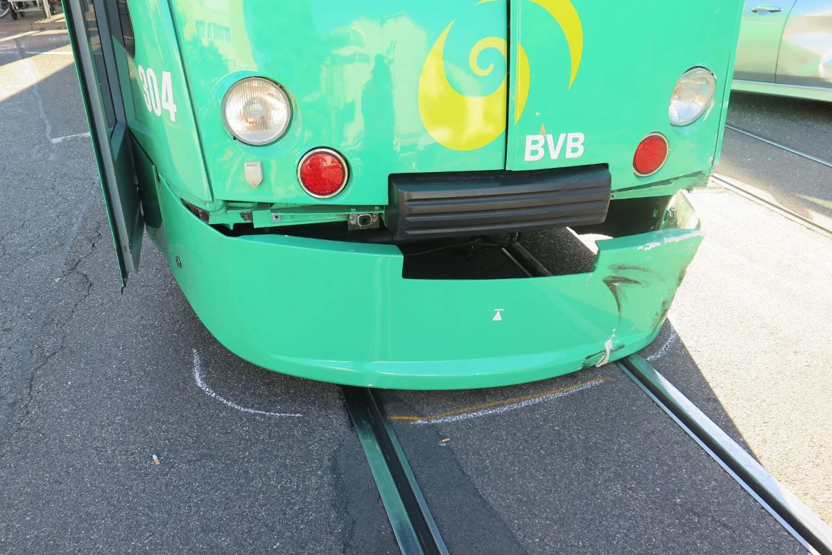 BVB-Tram und Auto kollidieren in Allschwil BL