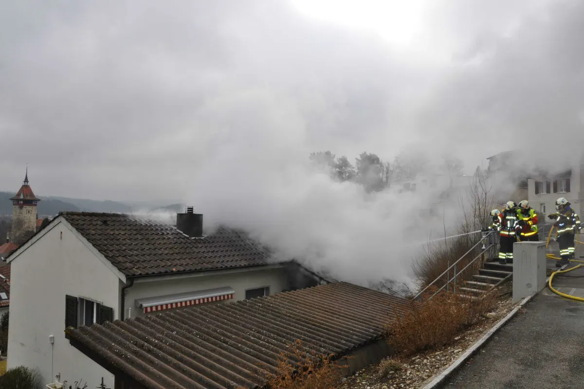 Niedergösgen SO: Brand in Nebengebäude verursacht Schaden