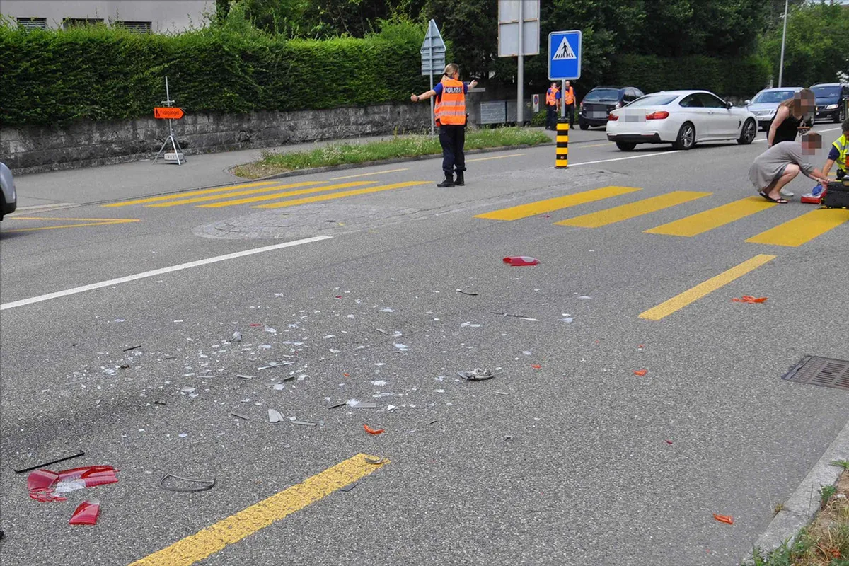 Solothurn SO - Heftige Auffahrkollision bei Fussgängerstreifen