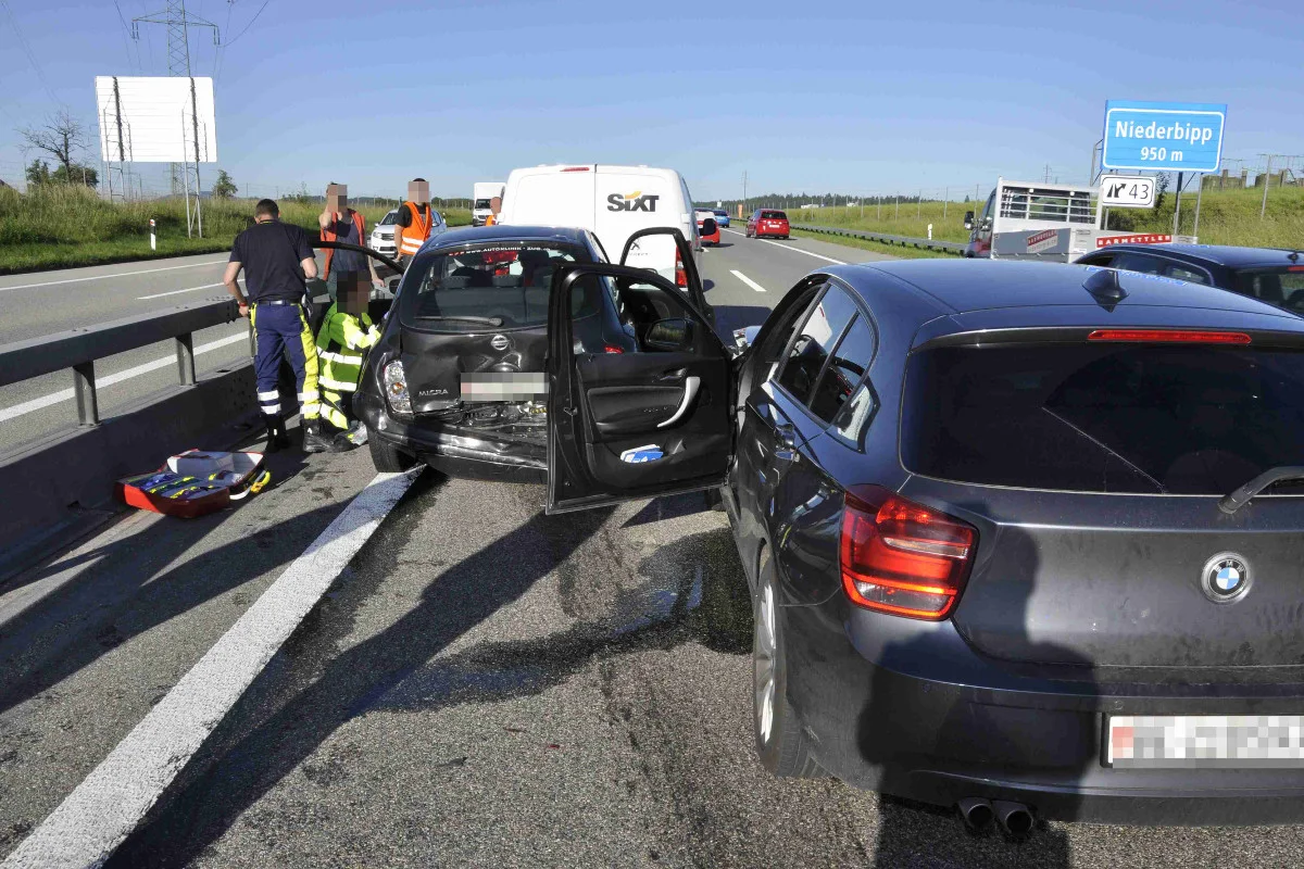 Niederbipp BE - Auffahrkollision mit vier Autos auf der A1