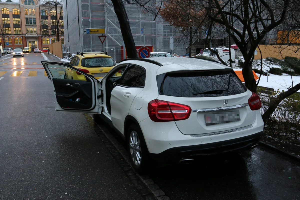 In St. Gallen Autotür abgefahren