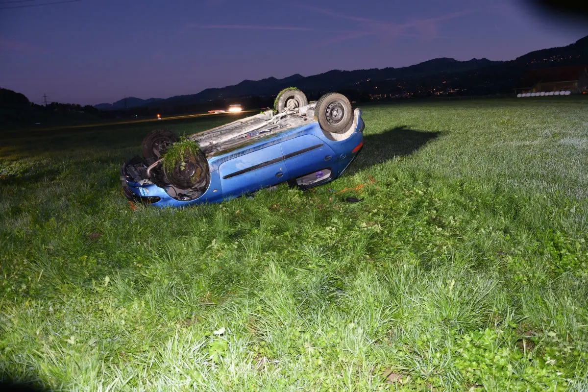 Benken SG - Nach Selbstunfall im Auto eingeschlafen