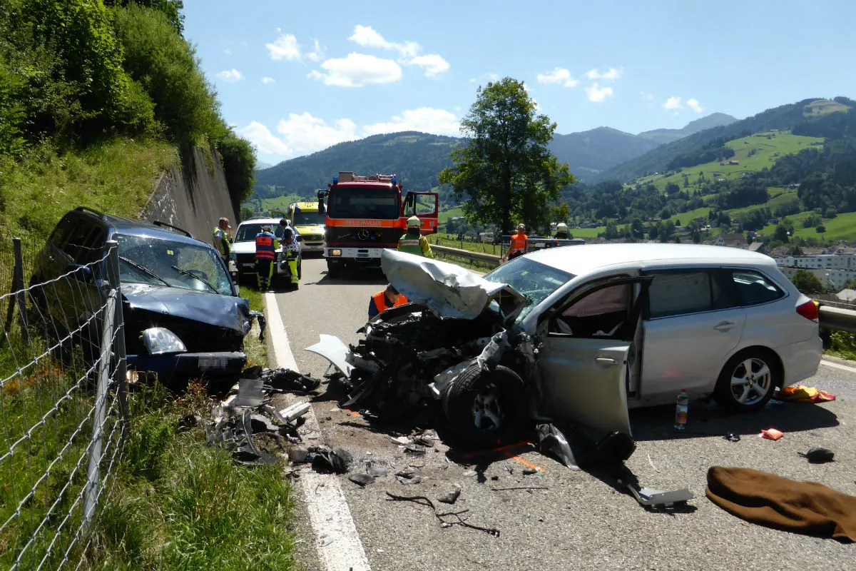 Ganz schwerer Unfall in Ebnat-Kappel fordert vier Verletzte