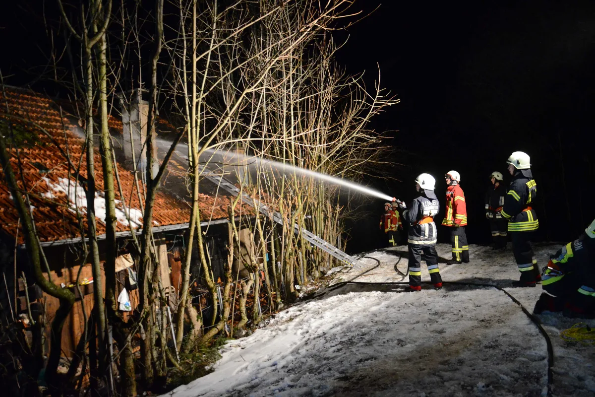Feuer in ausgebautem Weidestall in Lungern