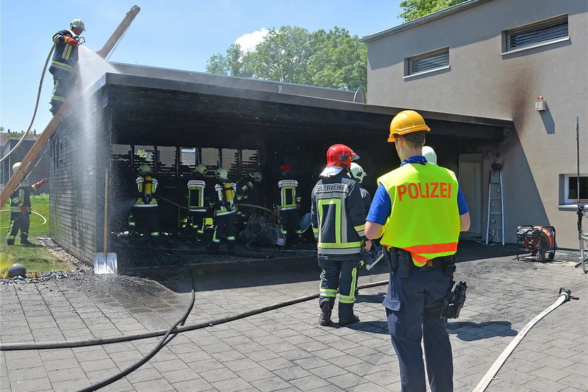 Lengwil TG - Brand in einem Autounterstand