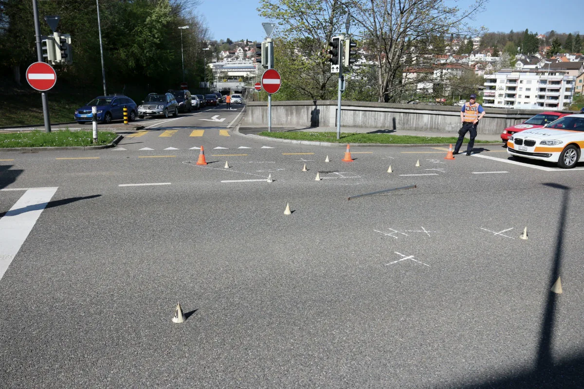 St. Gallen SG - Zwei Autos kollidierten auf der Splügenstrasse – Zeugenaufruf