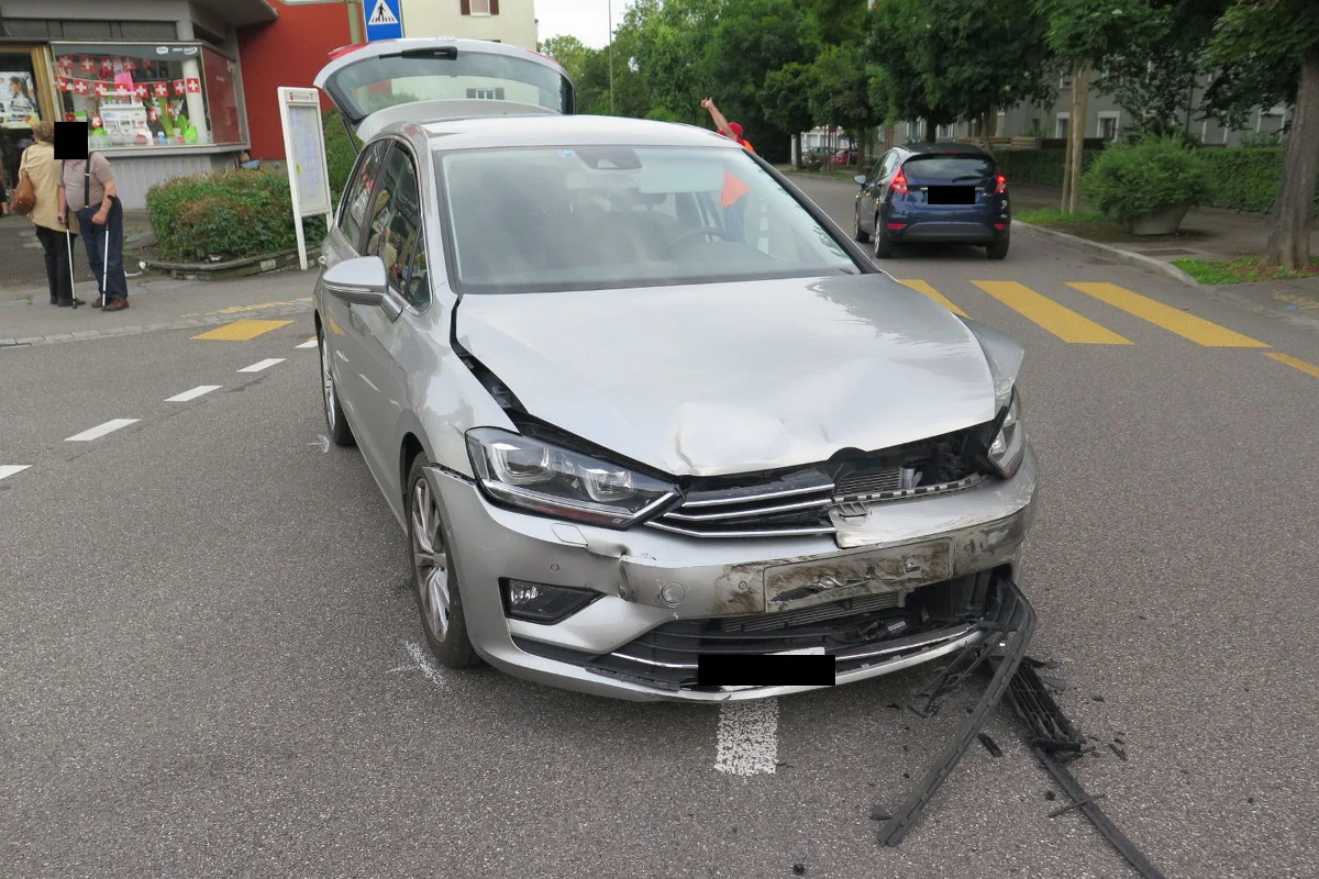 Vortritt missachtet! Verletzte bei Verkehrsunfall in Birsfelden BL