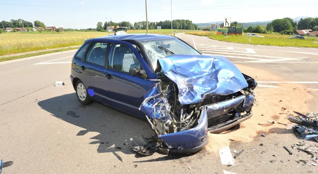 Mitfahrer stirbt nach Frontalkollision in Egg