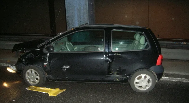 Pkw und Lastwagen stossen in Göschenen zusammen