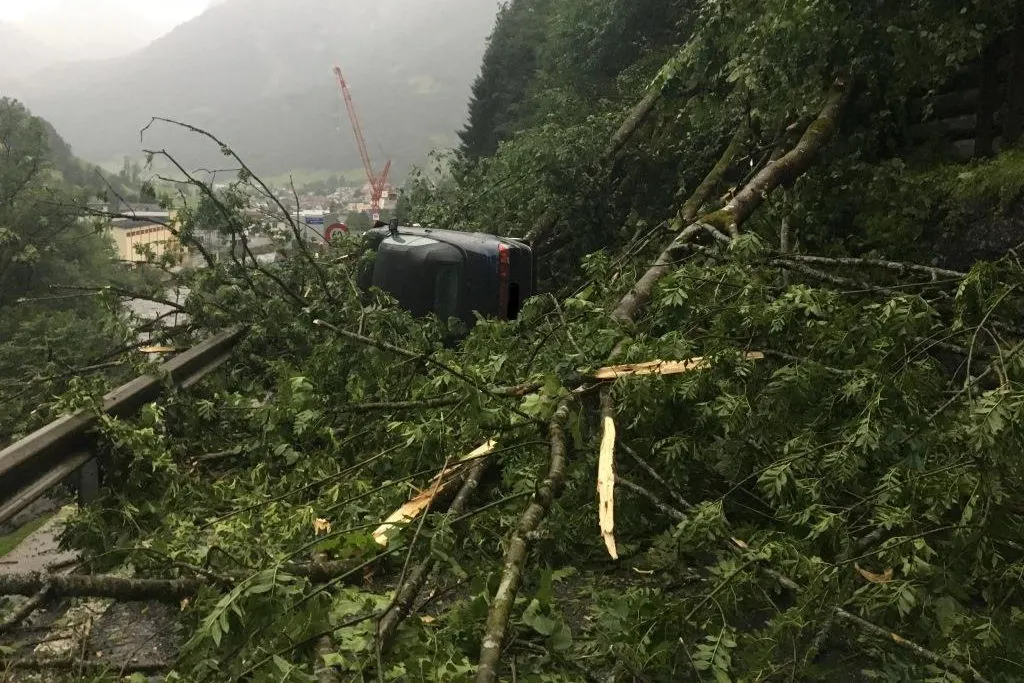 Schwanden GL - Sturmschäden nach Unwetter