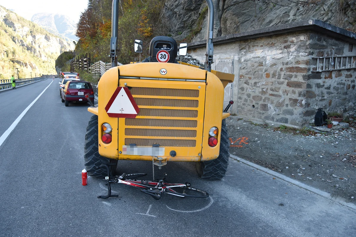 Rhäzüns GR - Unfall mit verletzter Radfahrerin