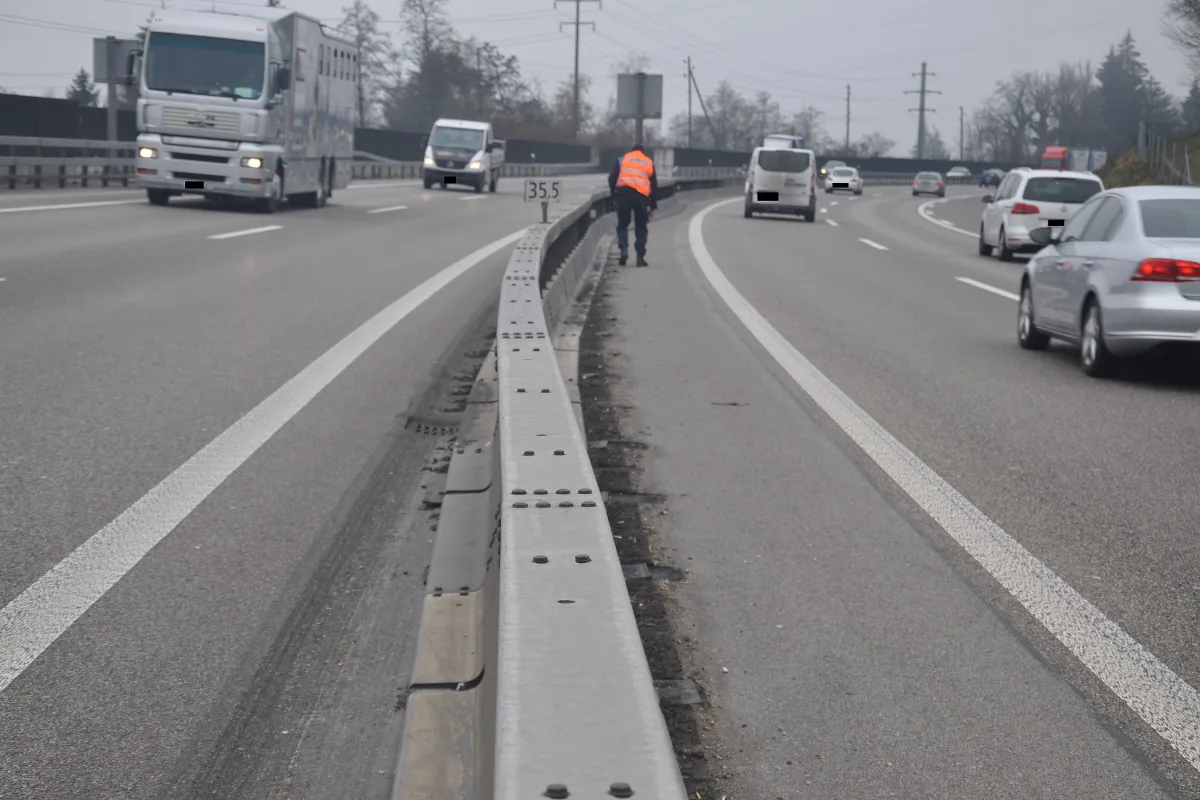 Fahrerflucht auf der A1 bei Wiedlisbach begangen