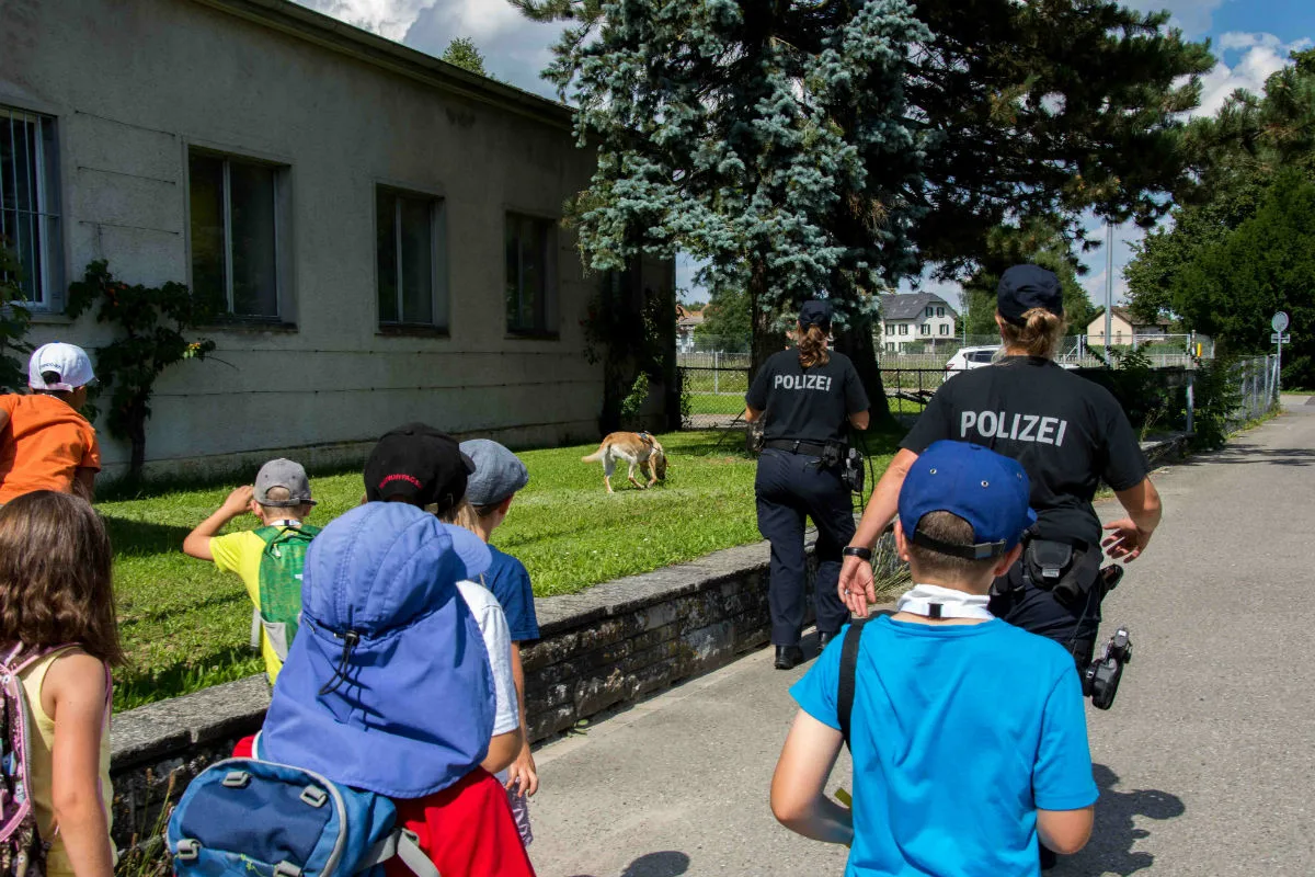 Kanton Schaffhausen: Ferienkinder auf den Spuren von Kommissar Rex