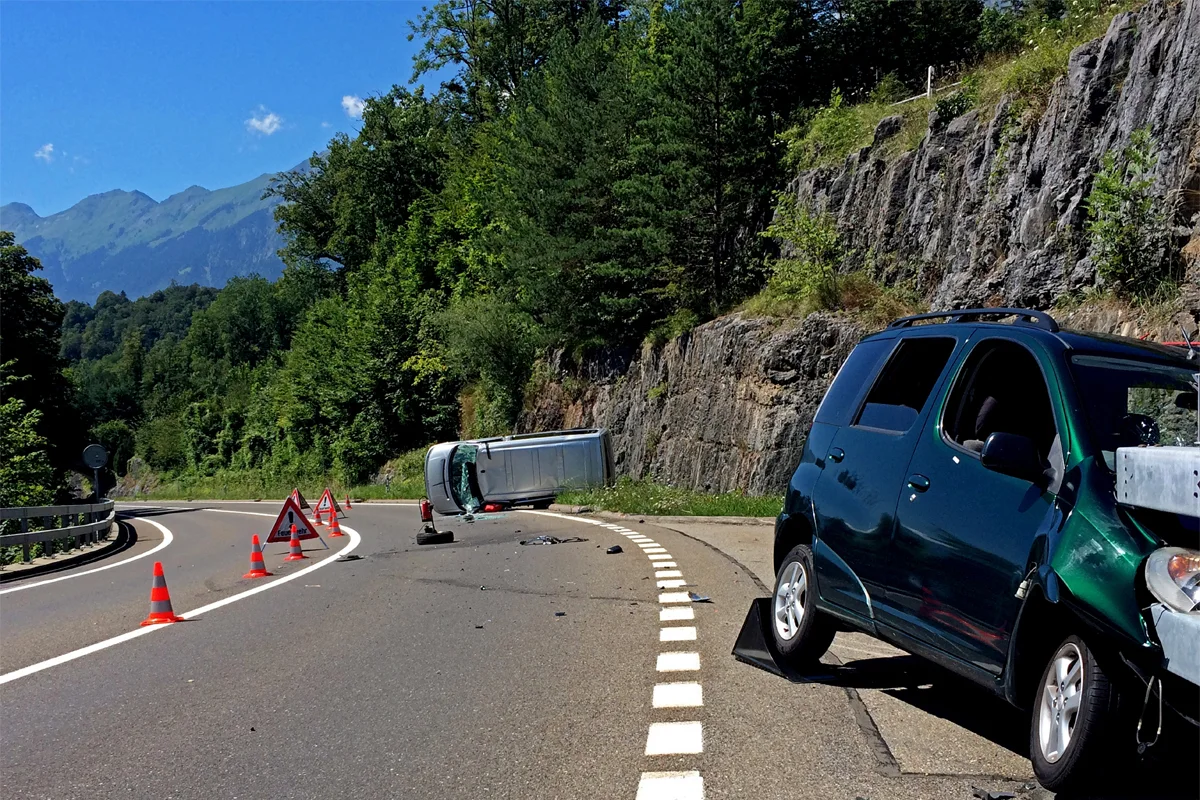 Brienzwiler BE / A8: Sechs Kinder und vier Erwachsene bei Unfall verletzt