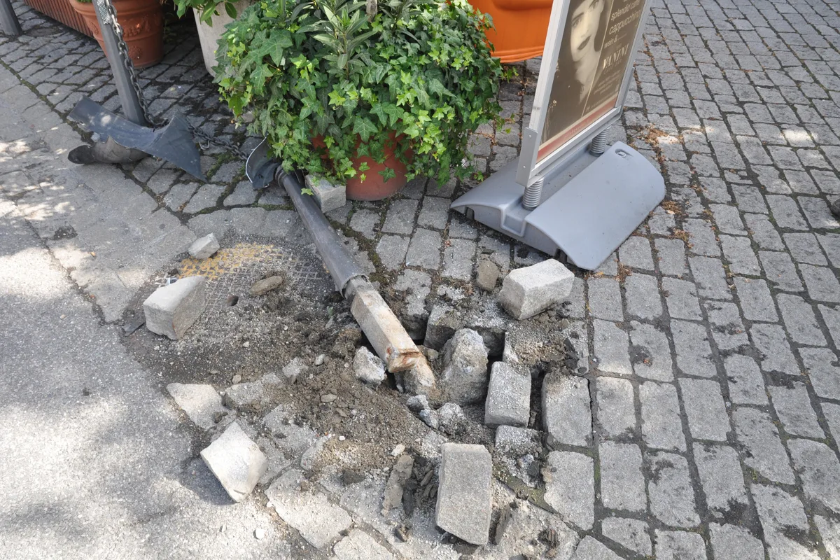 Eisenpfosten in Vaduz umgefahren - Zeugen gesucht