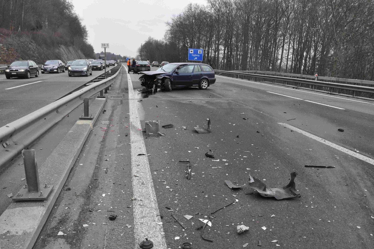 Auf der A2 bei Hägendorf mit Leitplanke kollidiert