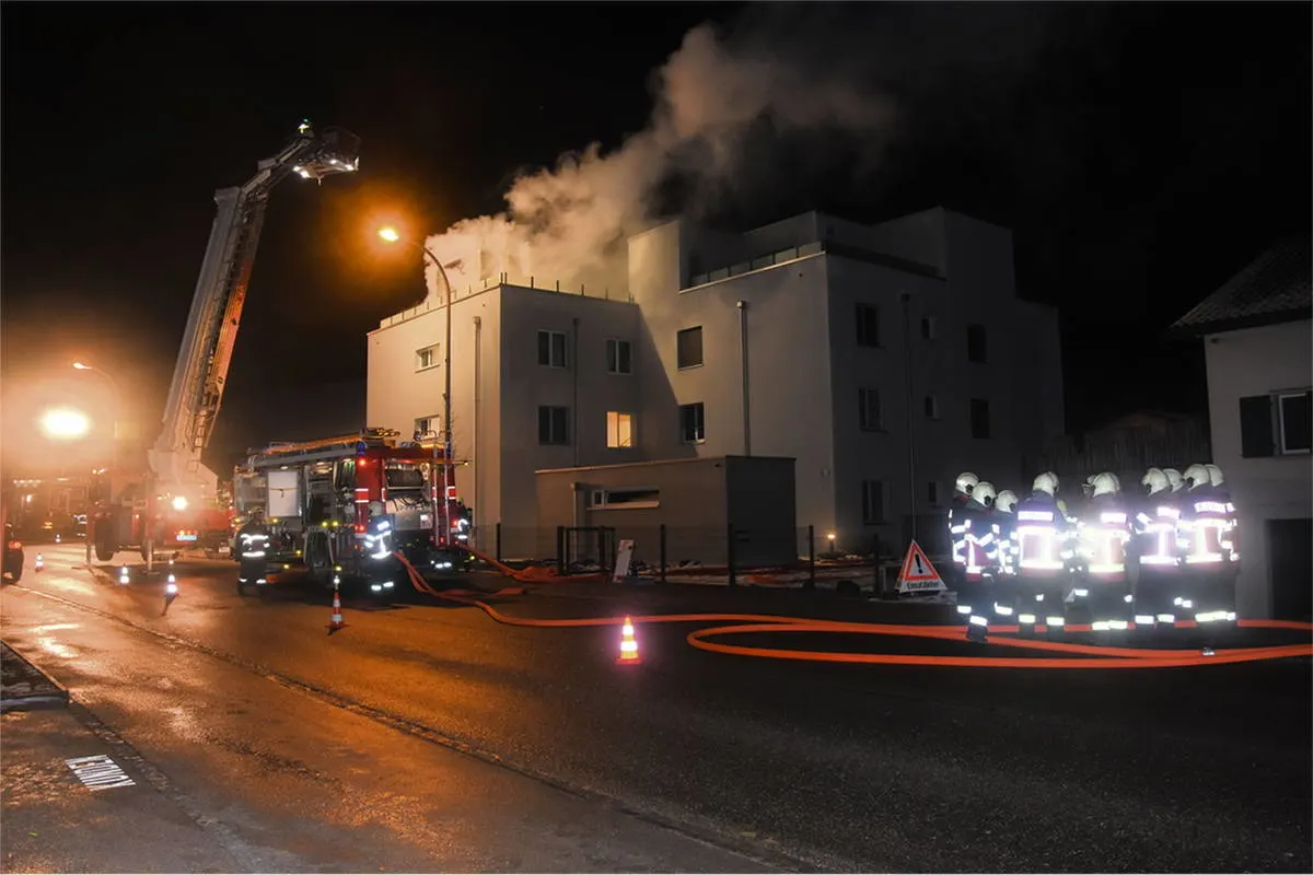 Bütschwil SG - Brand auf Dachterrasse