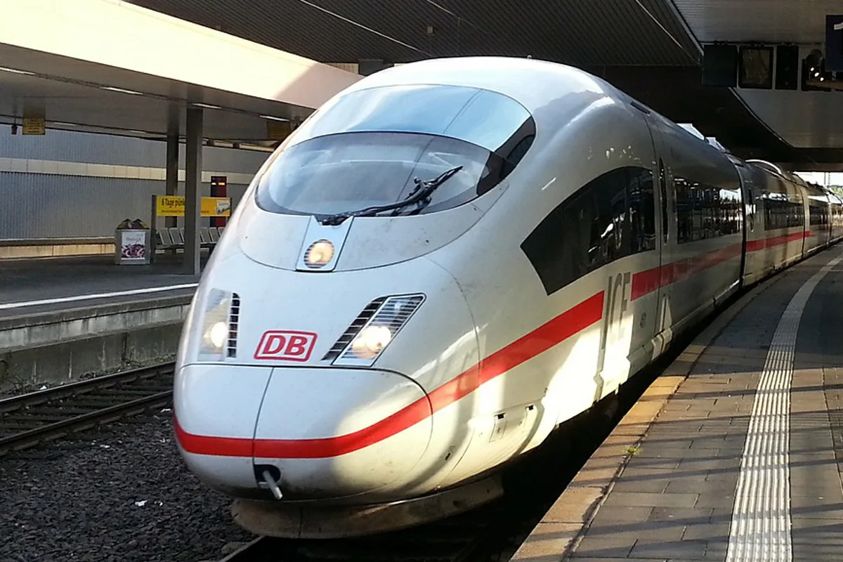 Karlsruhe BW - Bombendrohung im Zug 